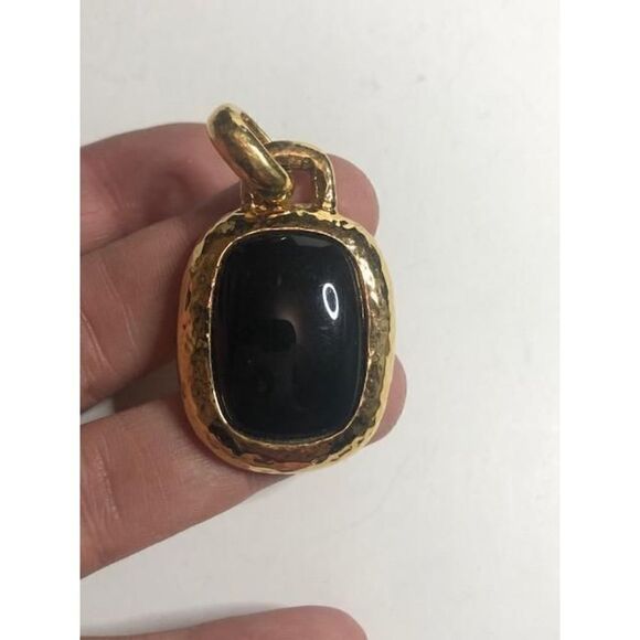 654 Monet hammered goldtone black stone pendant - Picture 2 of 3